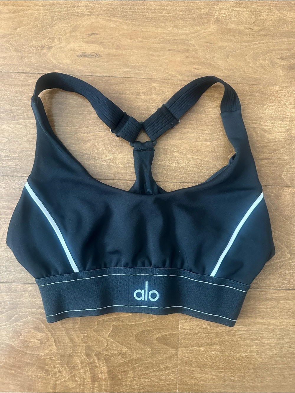 ALO Yoga Black Leggings and matching Sports Bra with White Side Piping - Picture 3 of 9